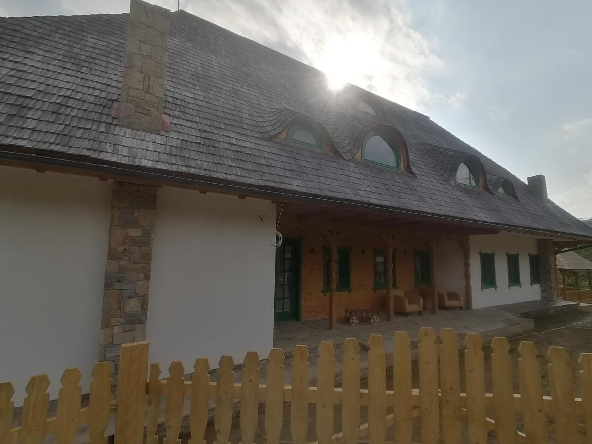 Pensiunea Casuta Din Deal Moisei Exterior photo