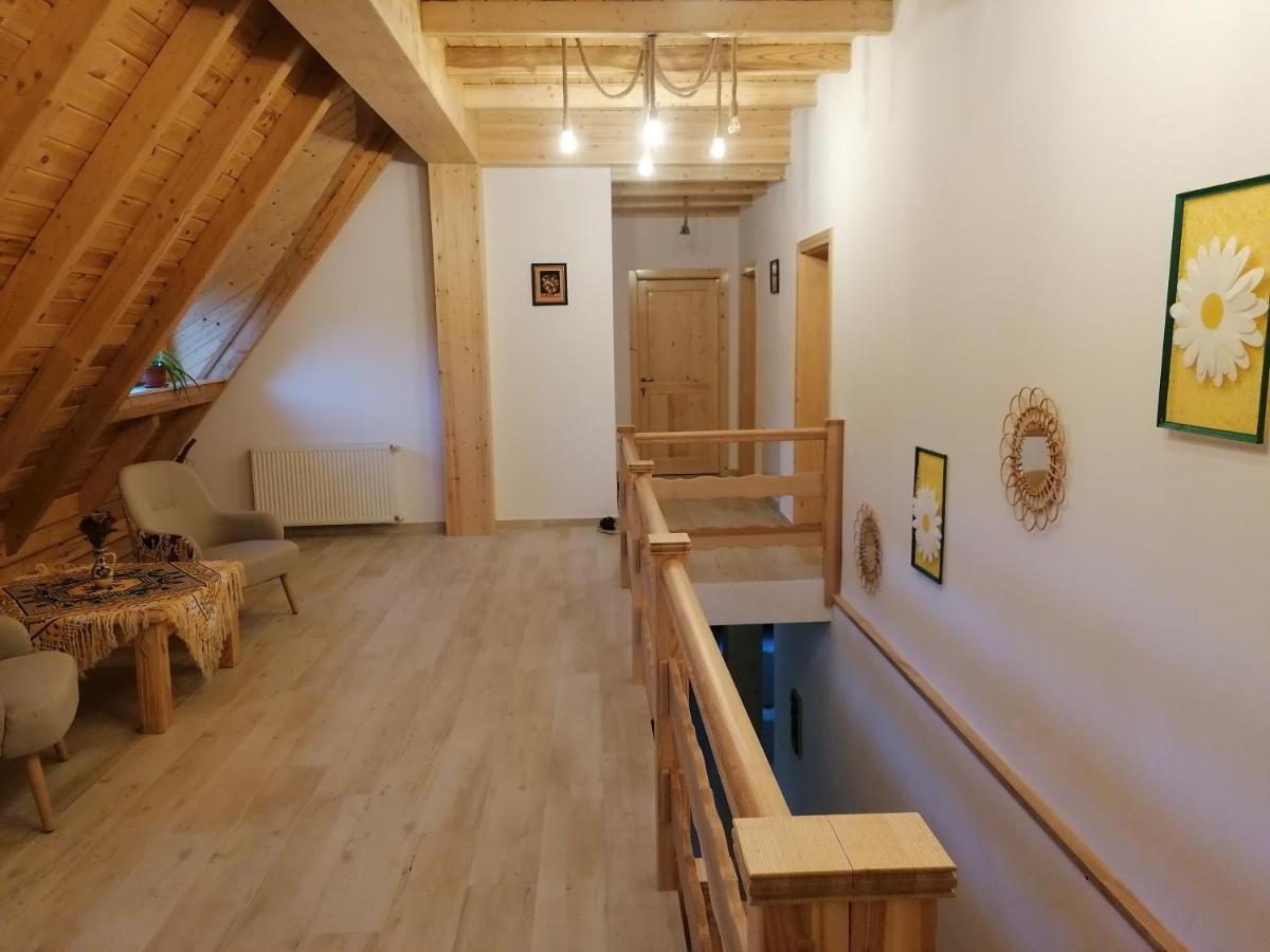 Pensiunea Casuta Din Deal Moisei Exterior photo