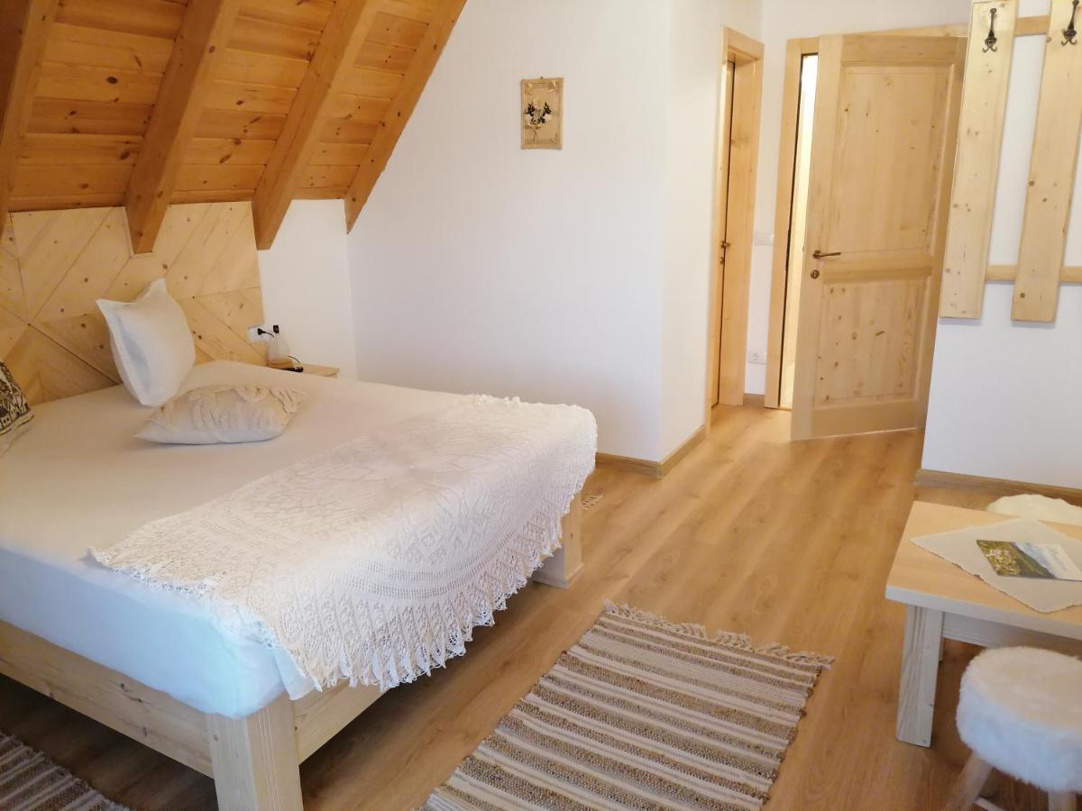 Pensiunea Casuta Din Deal Moisei Room photo
